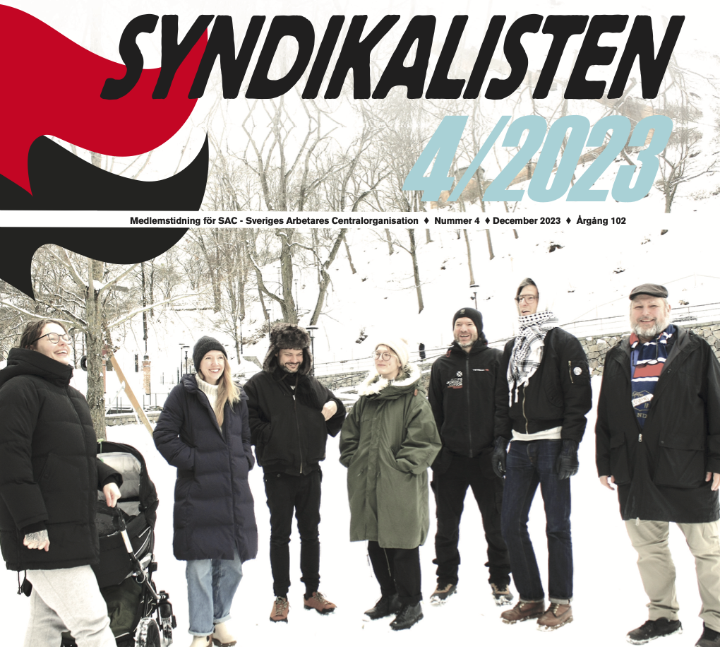 Omslagsbild till SAC:s medlemstidning Syndikalisten, nummer 4 2023. Foto med 7 personer som representerar SAC:s centralorganisation. Det är snö.