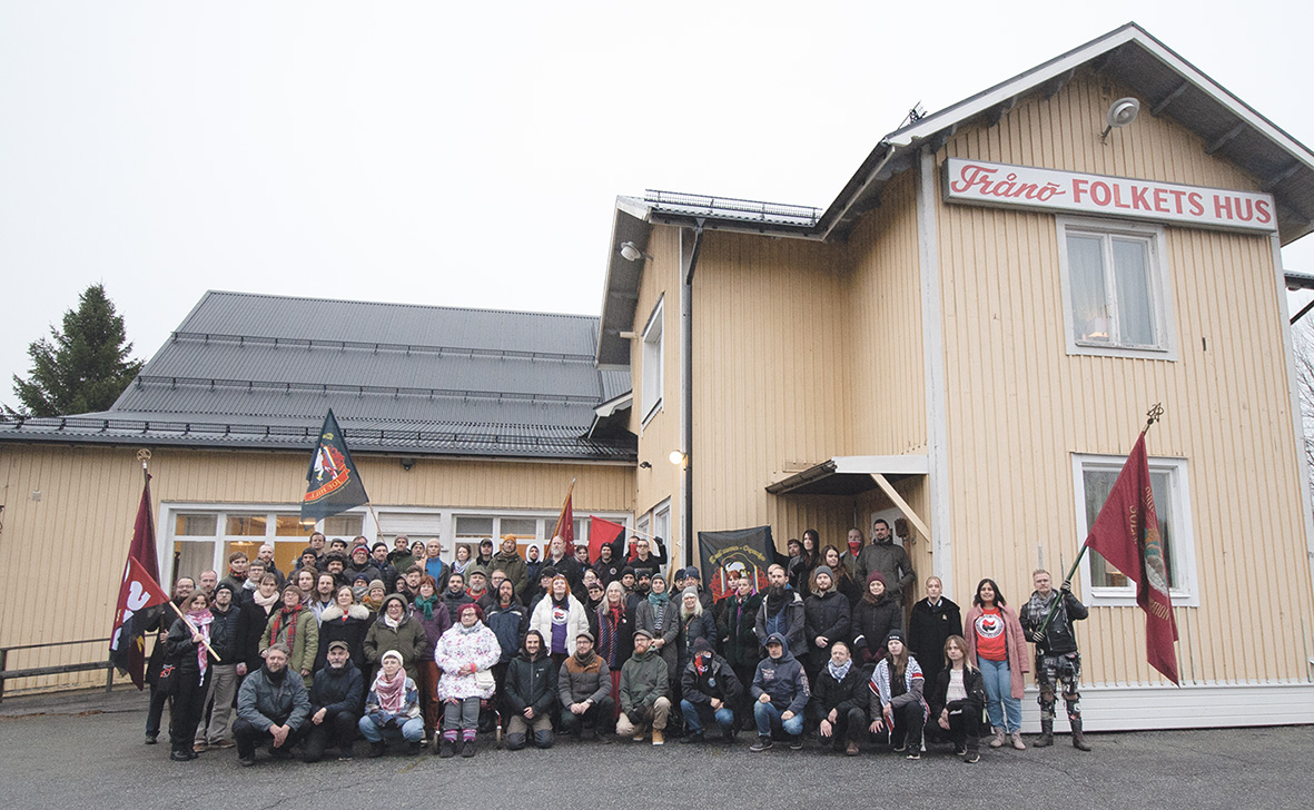 Gruppbild från SAC Syndikalisternas kongress 2025 vid Frånö Folkets hus.